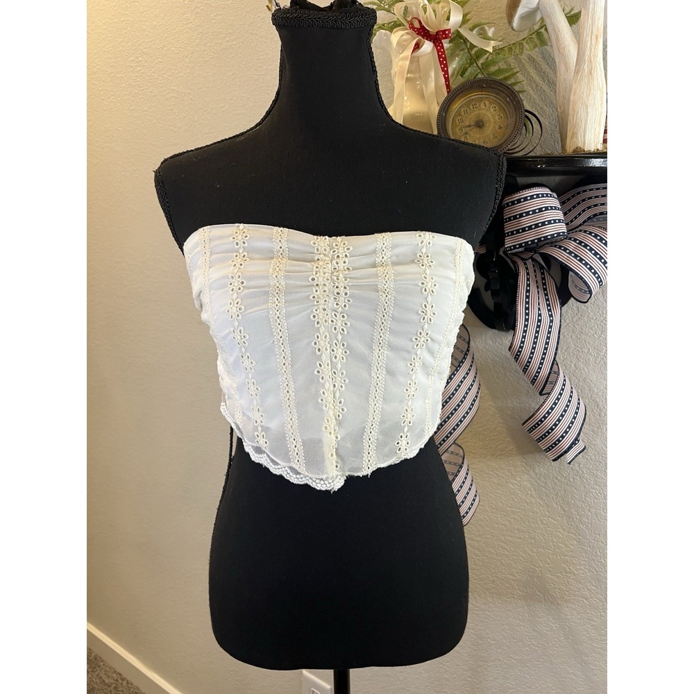 Sky To Moon Cream Eyelet Embroidery Lace Hanky Halter Tie Back Crop Top S Boho